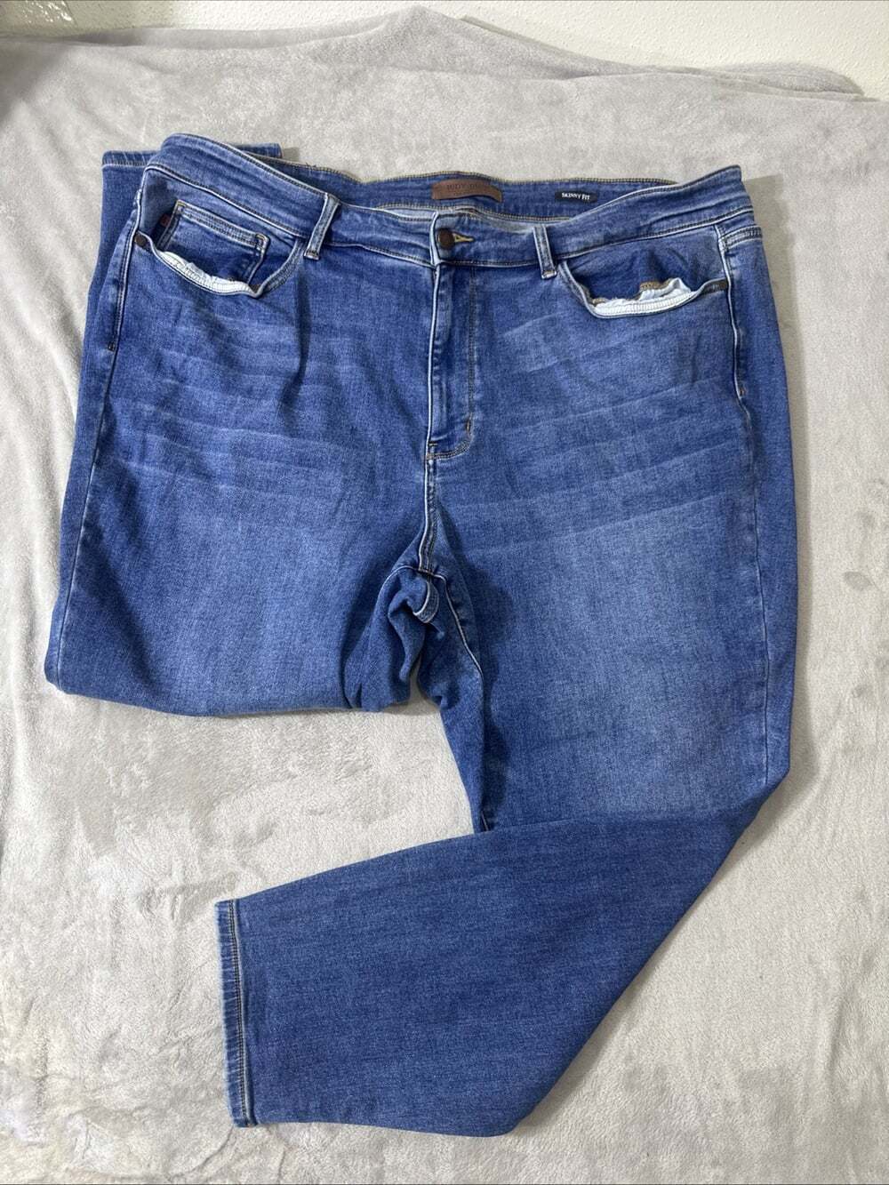 Judy Blue Women’s Skinny Fit Jeans 24W Plus Size Mid Wash Stretch Denim - Picture 2 of 9